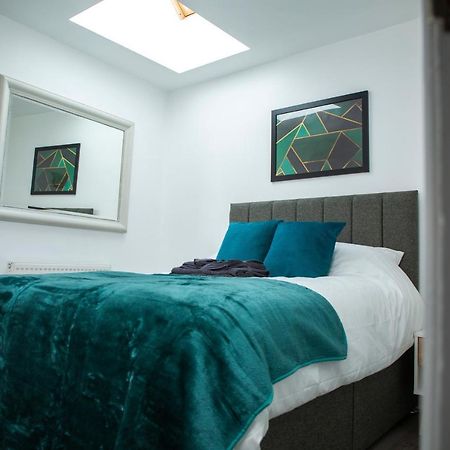 Modern Townhouse Apartment With Free Parking And Wifi ストラットフォード＝アポン＝エイボン エクステリア 写真