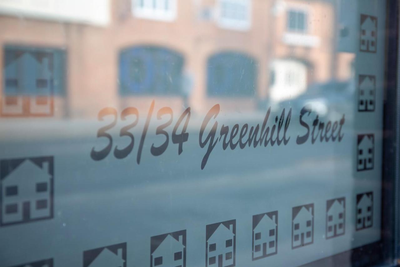 Modern Townhouse Apartment With Free Parking And Wifi ストラットフォード＝アポン＝エイボン エクステリア 写真