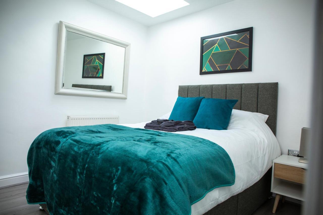 Modern Townhouse Apartment With Free Parking And Wifi ストラットフォード＝アポン＝エイボン エクステリア 写真