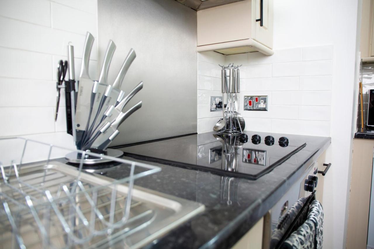 Modern Townhouse Apartment With Free Parking And Wifi ストラットフォード＝アポン＝エイボン エクステリア 写真