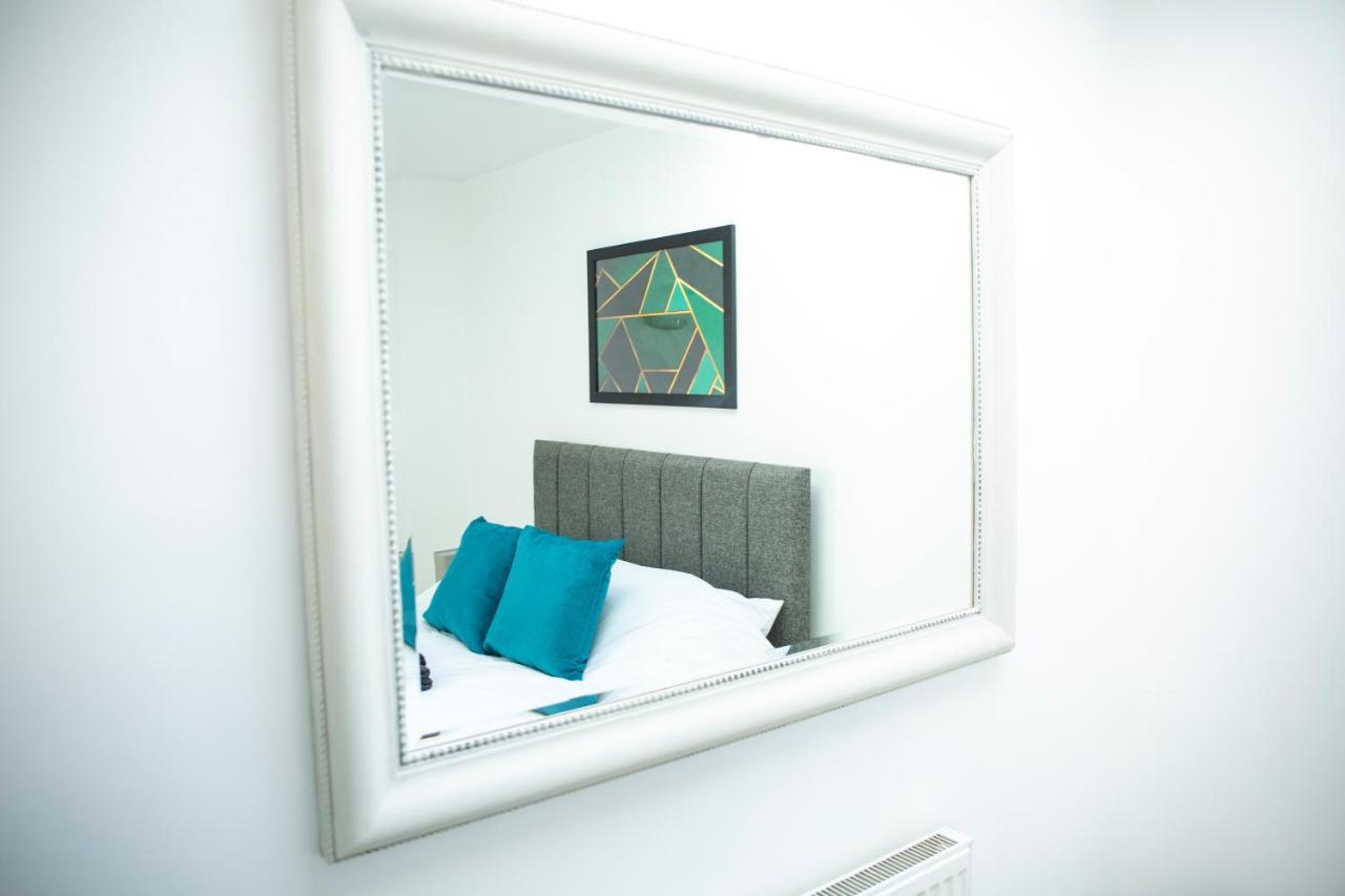 Modern Townhouse Apartment With Free Parking And Wifi ストラットフォード＝アポン＝エイボン エクステリア 写真