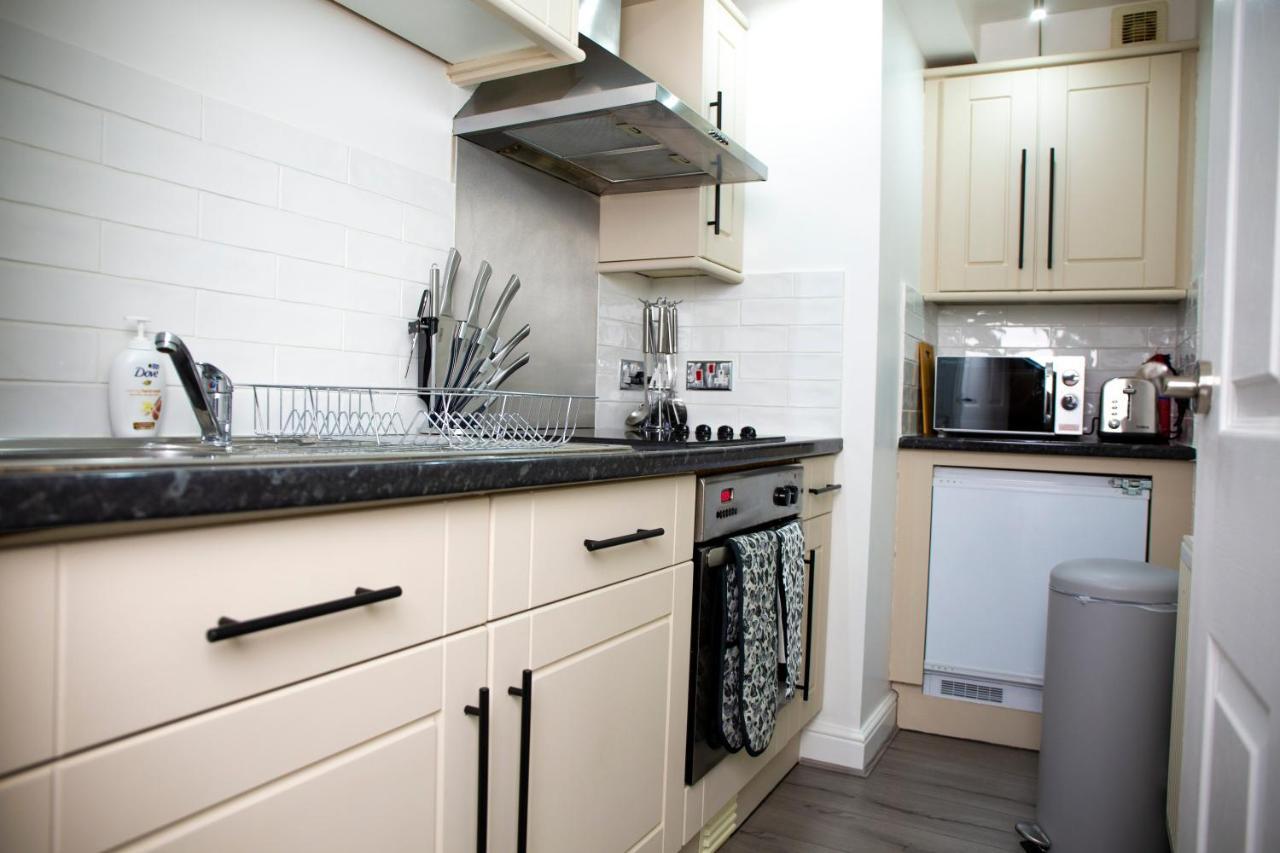 Modern Townhouse Apartment With Free Parking And Wifi ストラットフォード＝アポン＝エイボン エクステリア 写真
