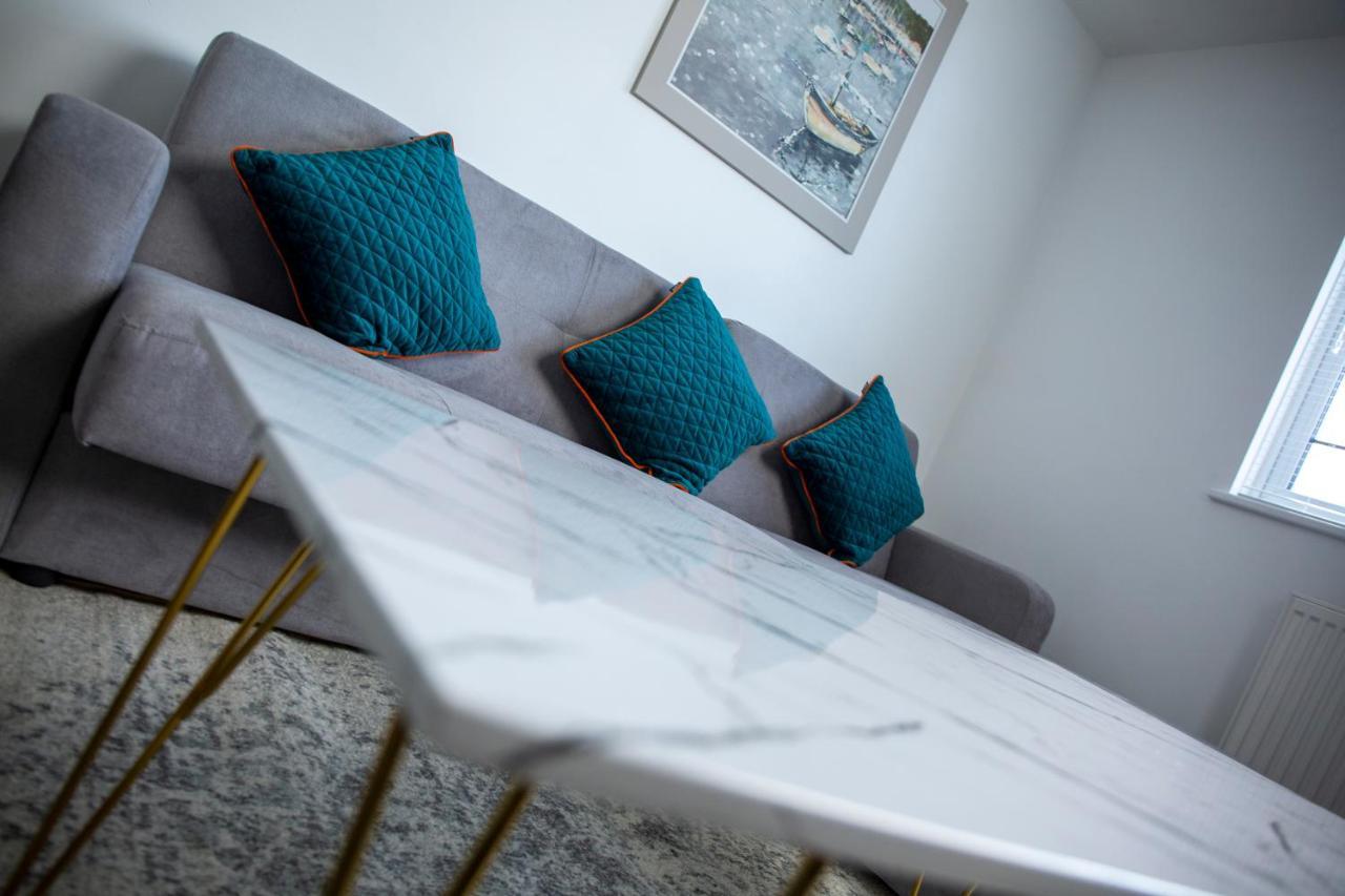 Modern Townhouse Apartment With Free Parking And Wifi ストラットフォード＝アポン＝エイボン エクステリア 写真