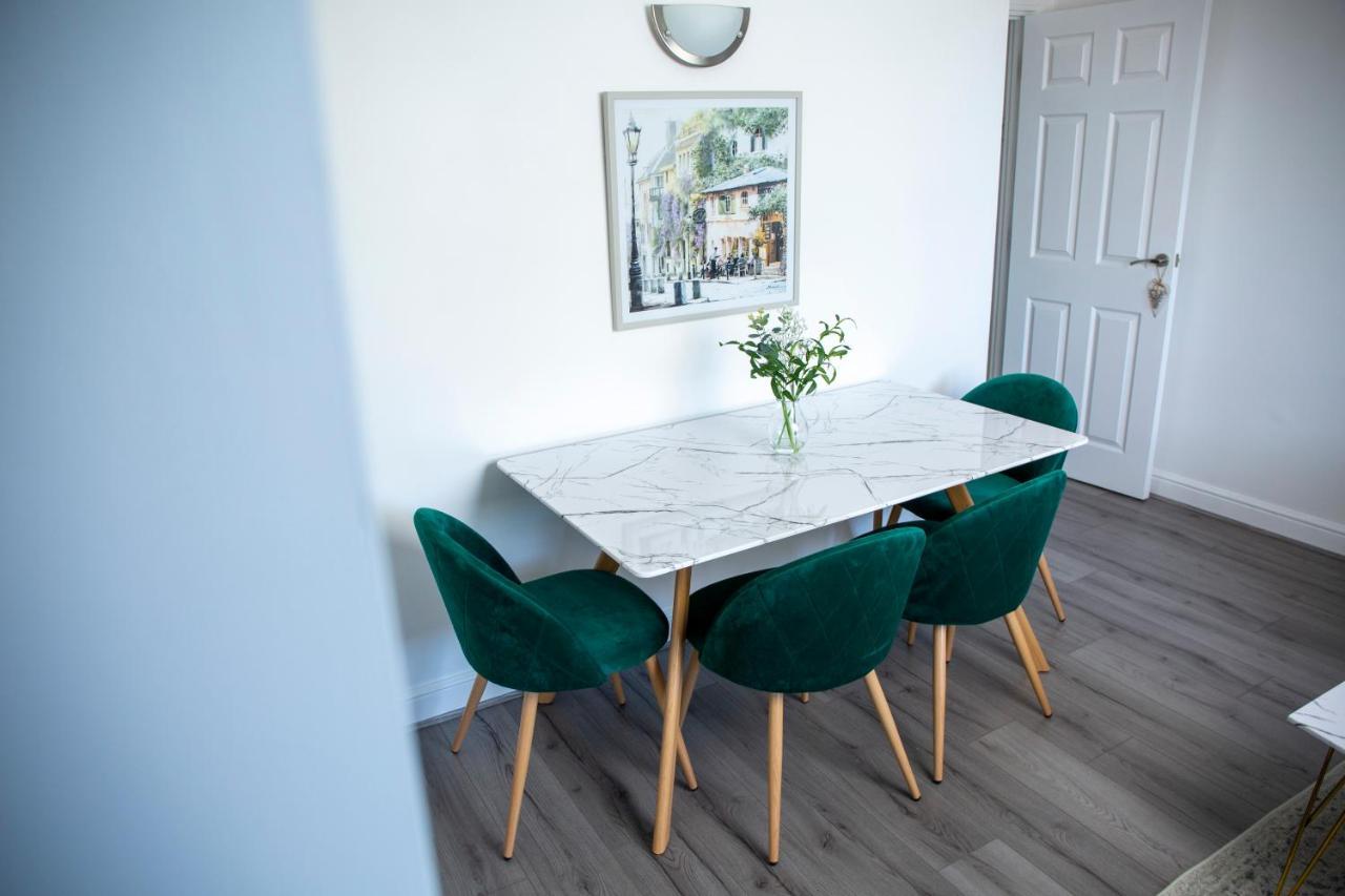 Modern Townhouse Apartment With Free Parking And Wifi ストラットフォード＝アポン＝エイボン エクステリア 写真