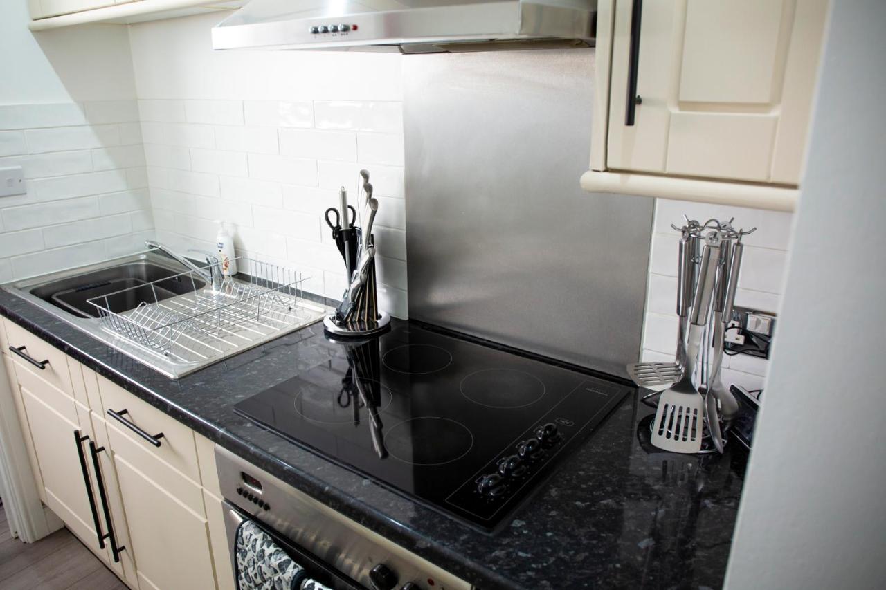 Modern Townhouse Apartment With Free Parking And Wifi ストラットフォード＝アポン＝エイボン エクステリア 写真