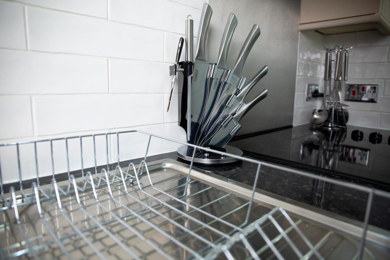 Modern Townhouse Apartment With Free Parking And Wifi ストラットフォード＝アポン＝エイボン エクステリア 写真