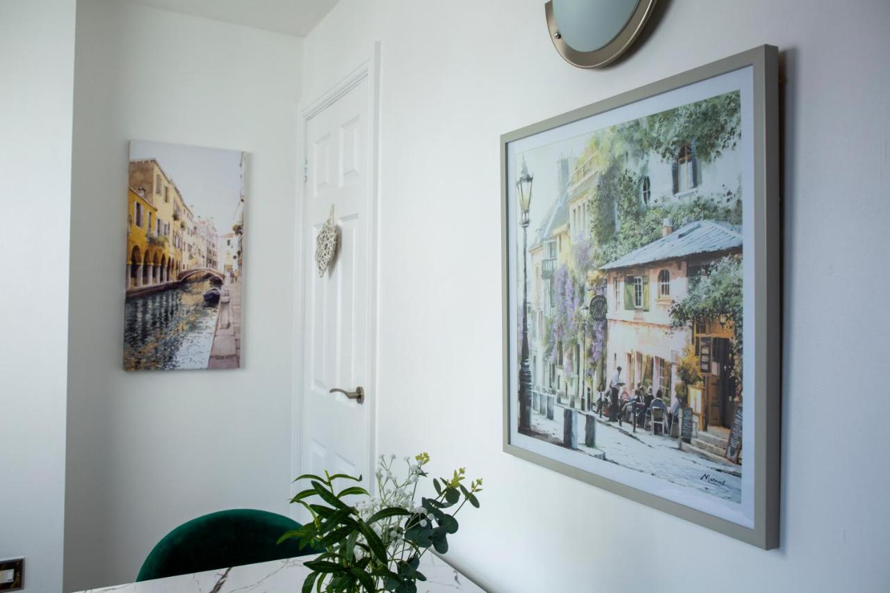 Modern Townhouse Apartment With Free Parking And Wifi ストラットフォード＝アポン＝エイボン エクステリア 写真