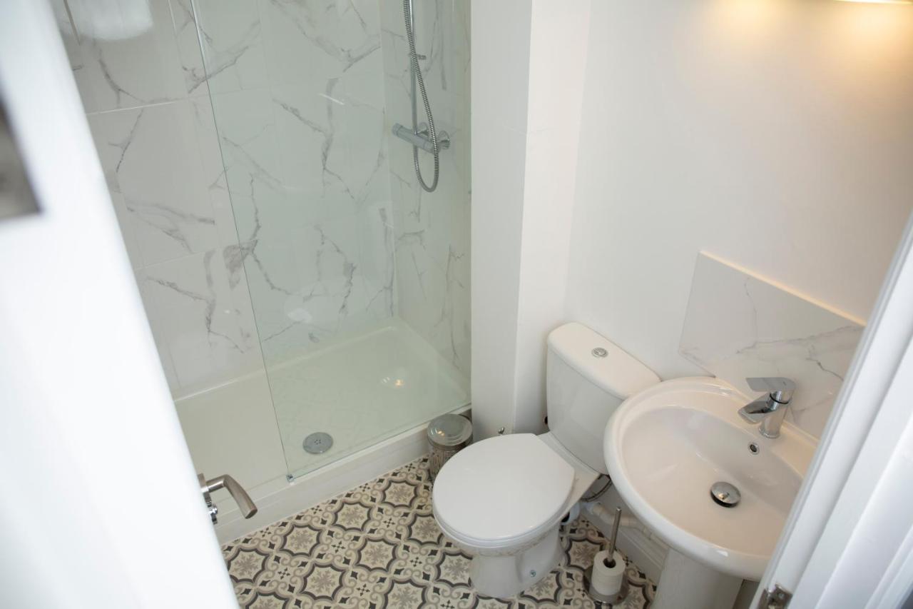 Modern Townhouse Apartment With Free Parking And Wifi ストラットフォード＝アポン＝エイボン エクステリア 写真
