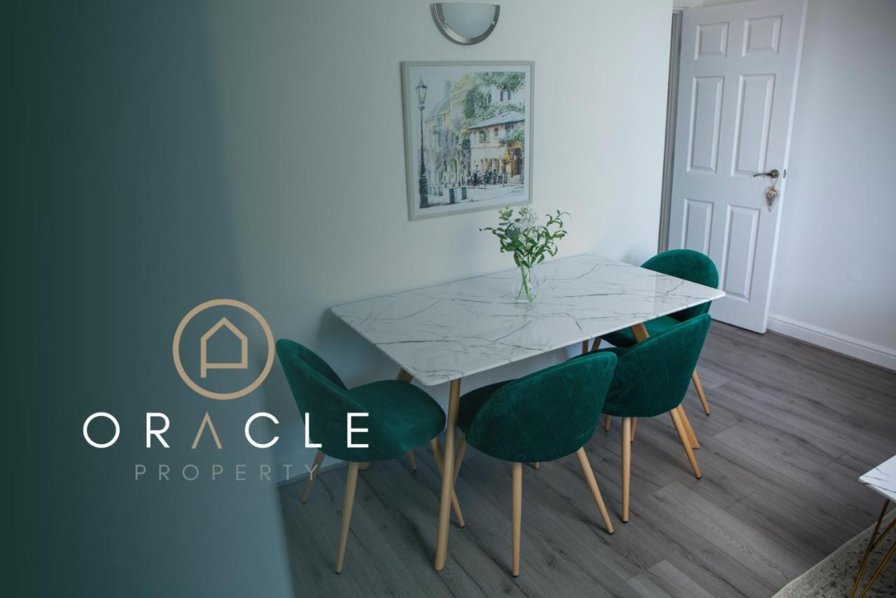 Modern Townhouse Apartment With Free Parking And Wifi ストラットフォード＝アポン＝エイボン エクステリア 写真